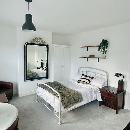 Newly Refurbished City Centre House With Parking Exeter Bagian luar foto