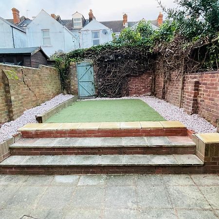 Newly Refurbished City Centre House With Parking Exeter Bagian luar foto