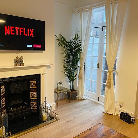Newly Refurbished City Centre House With Parking Exeter Bagian luar foto