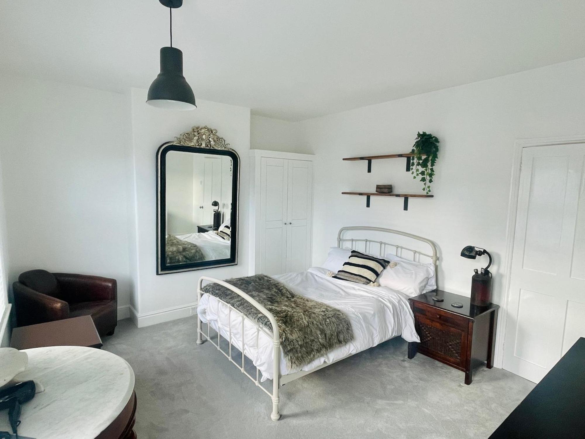 Newly Refurbished City Centre House With Parking Exeter Bagian luar foto