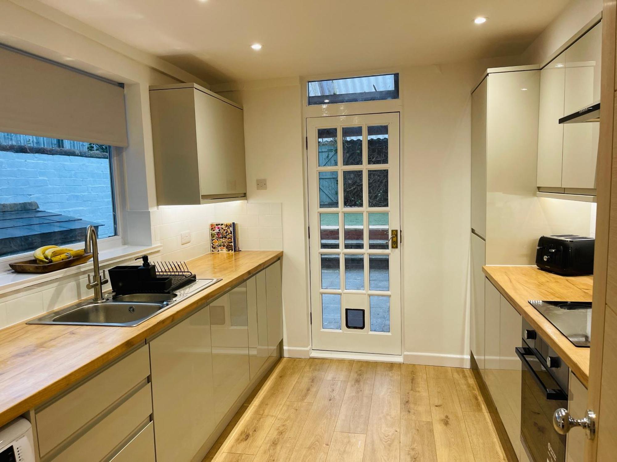 Newly Refurbished City Centre House With Parking Exeter Bagian luar foto