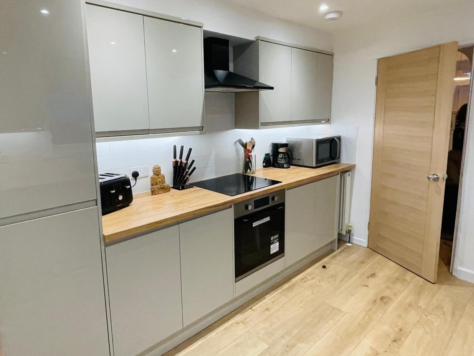 Newly Refurbished City Centre House With Parking Exeter Bagian luar foto