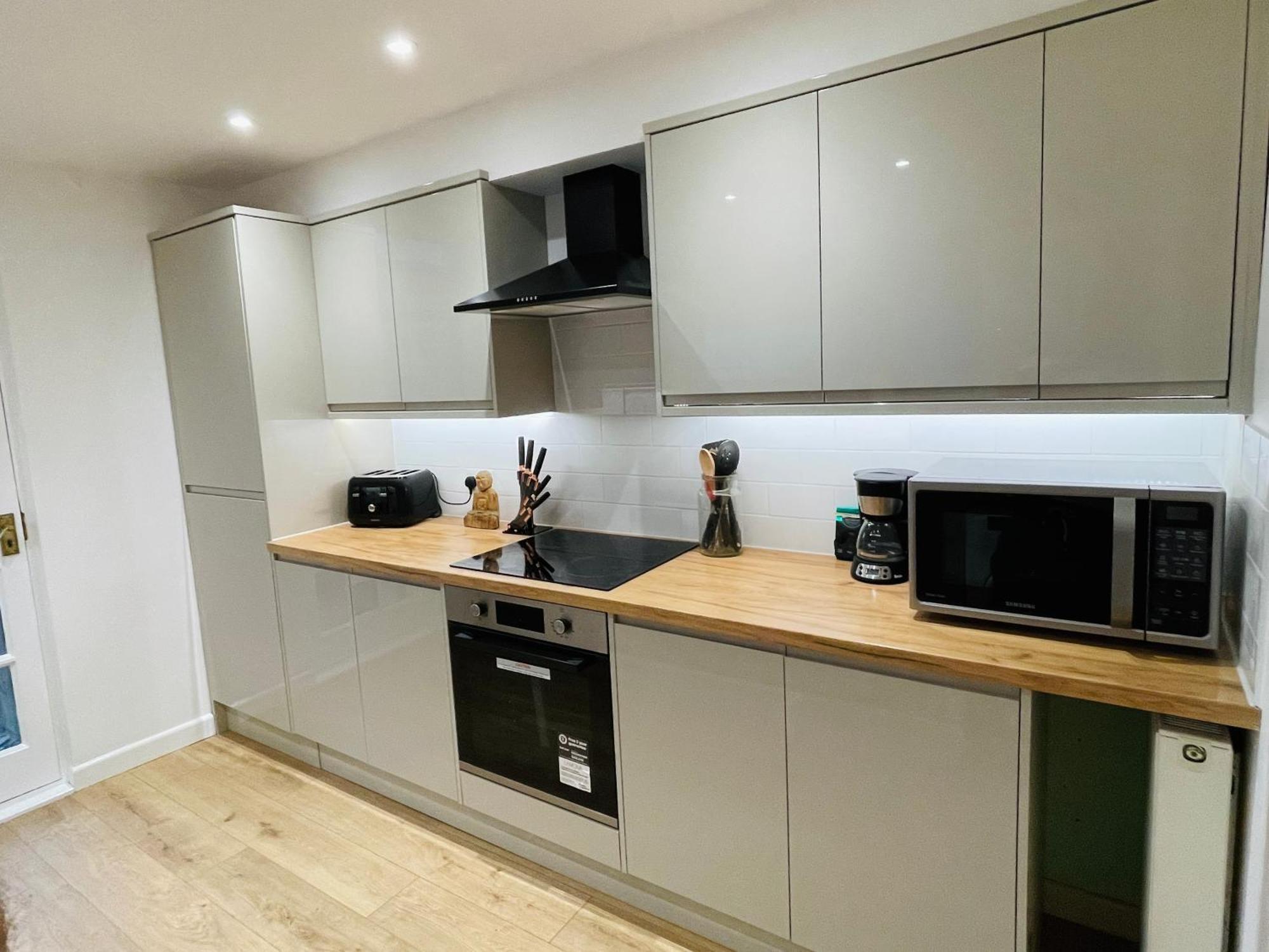 Newly Refurbished City Centre House With Parking Exeter Bagian luar foto