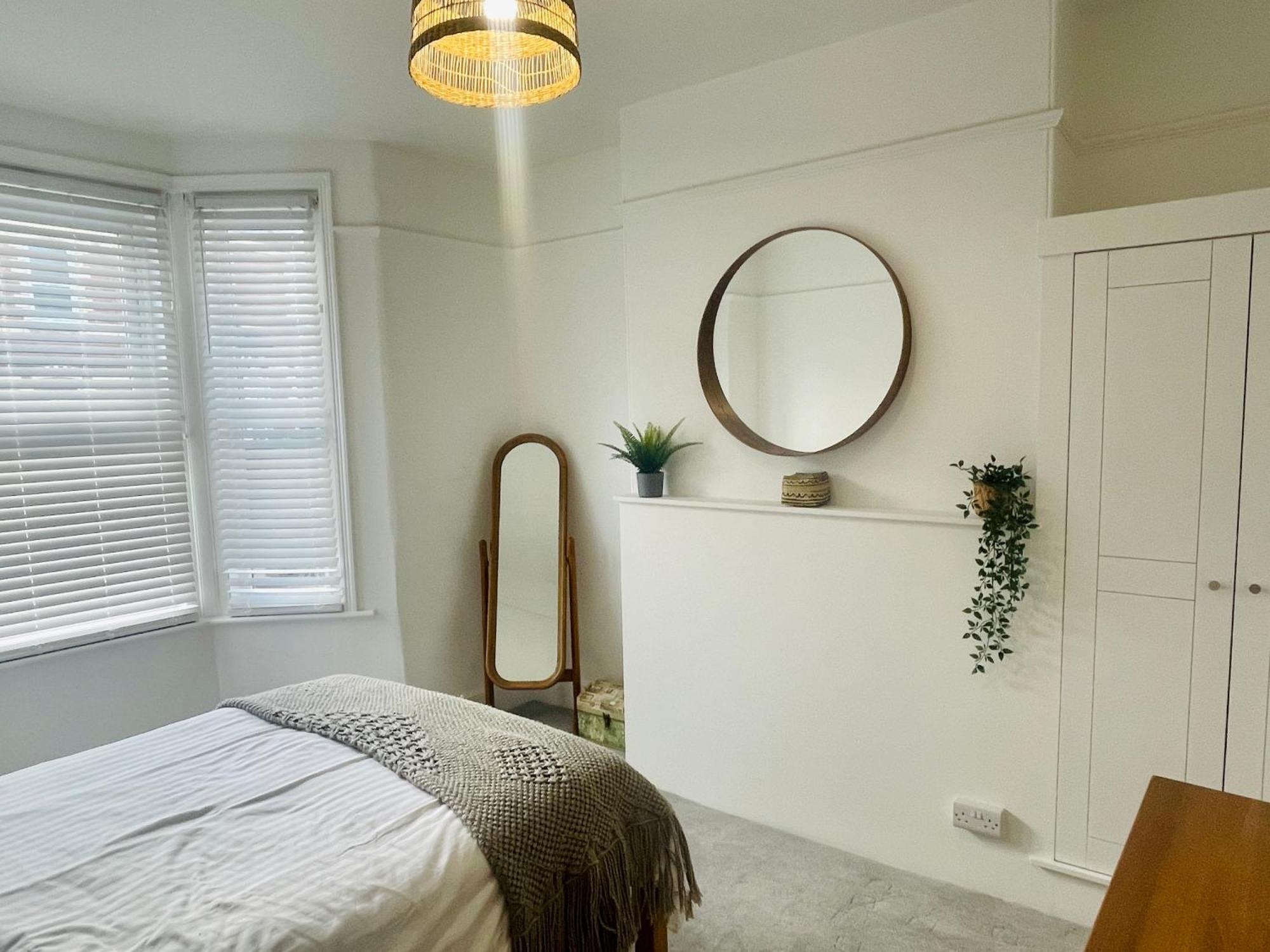 Newly Refurbished City Centre House With Parking Exeter Bagian luar foto