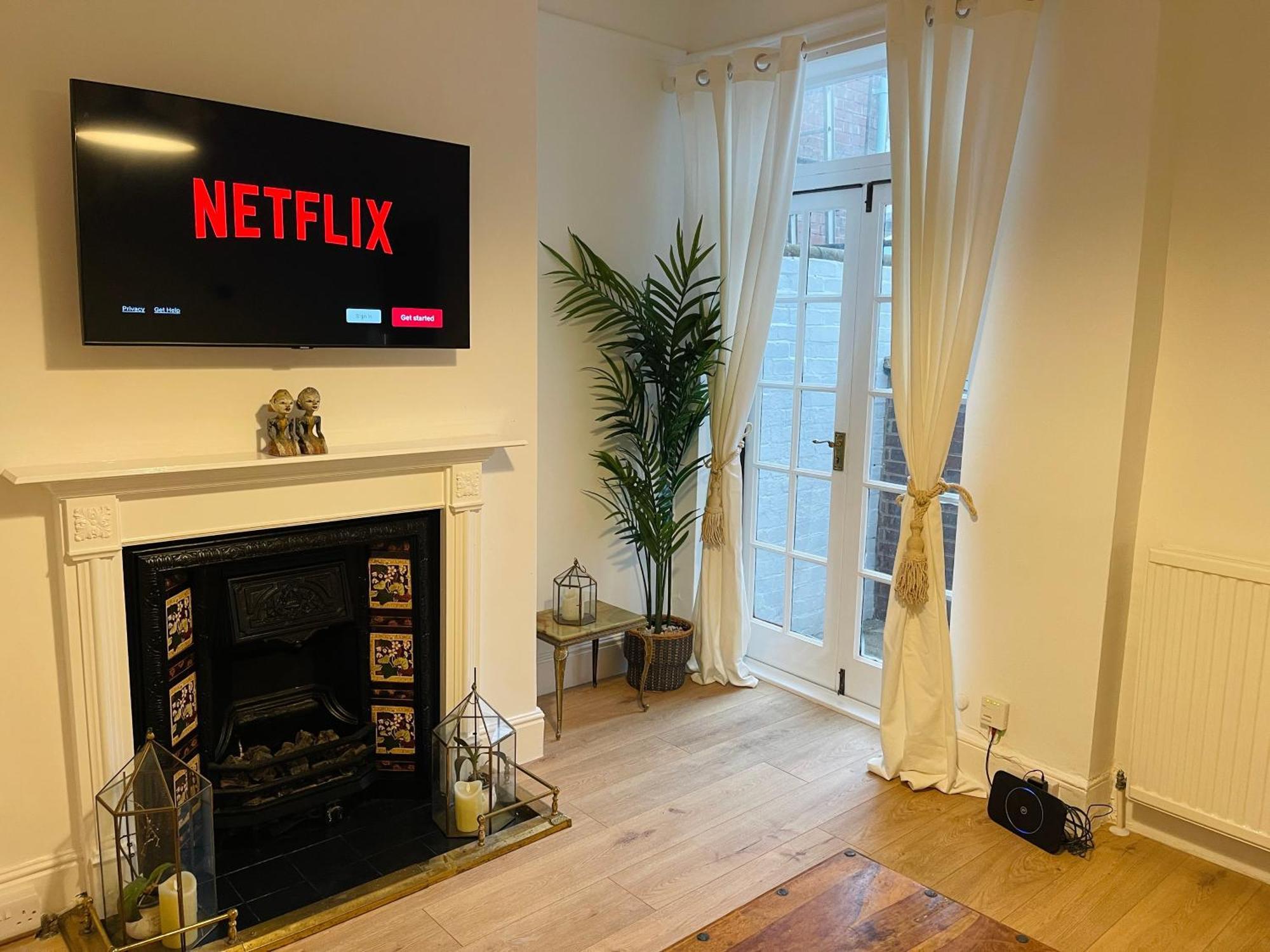 Newly Refurbished City Centre House With Parking Exeter Bagian luar foto